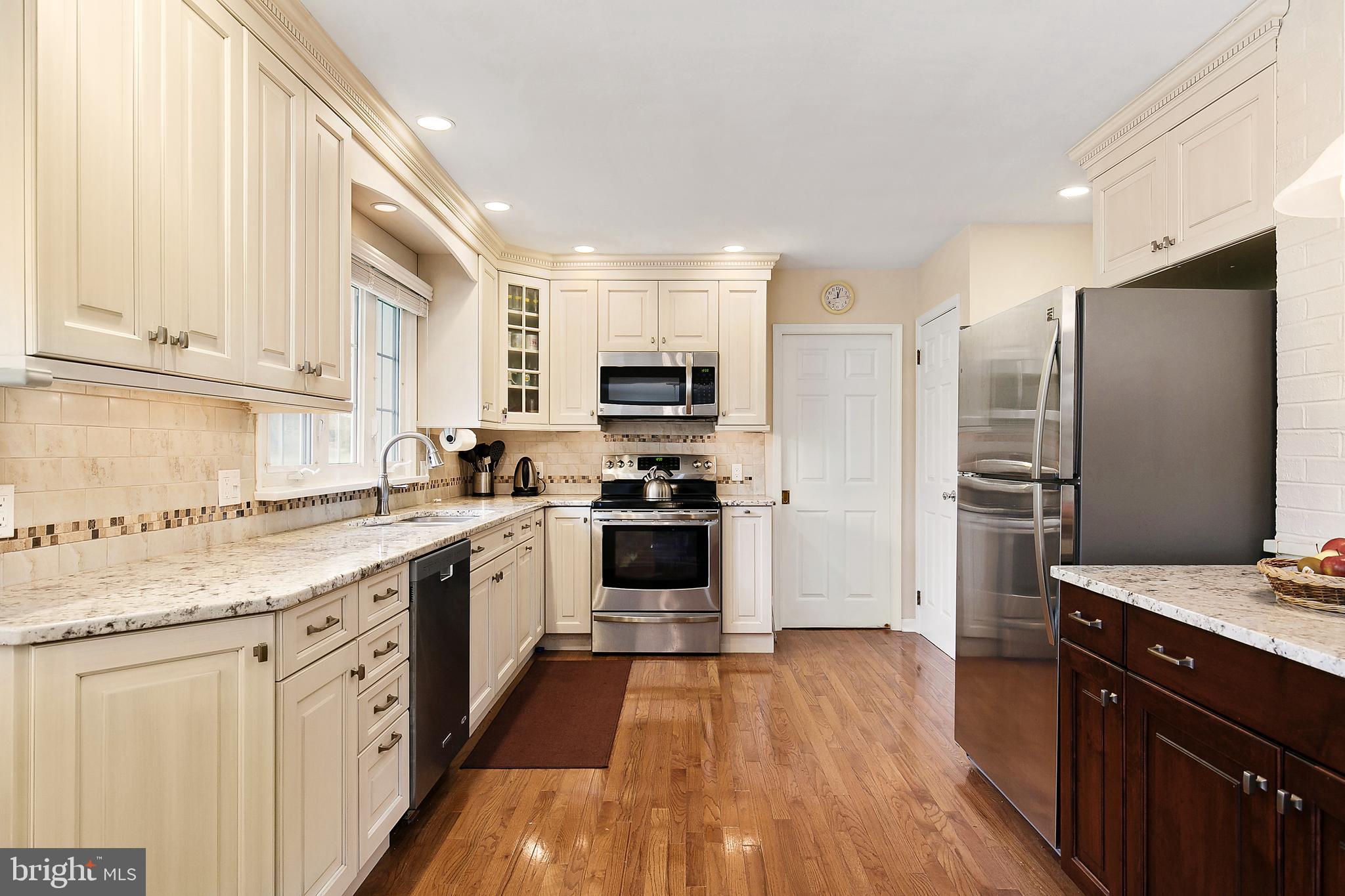 9 Dale Road Burlington, NJ 08016 - Photo 13 of 41 Premuim Brookhaven cabinetry w/granite counters