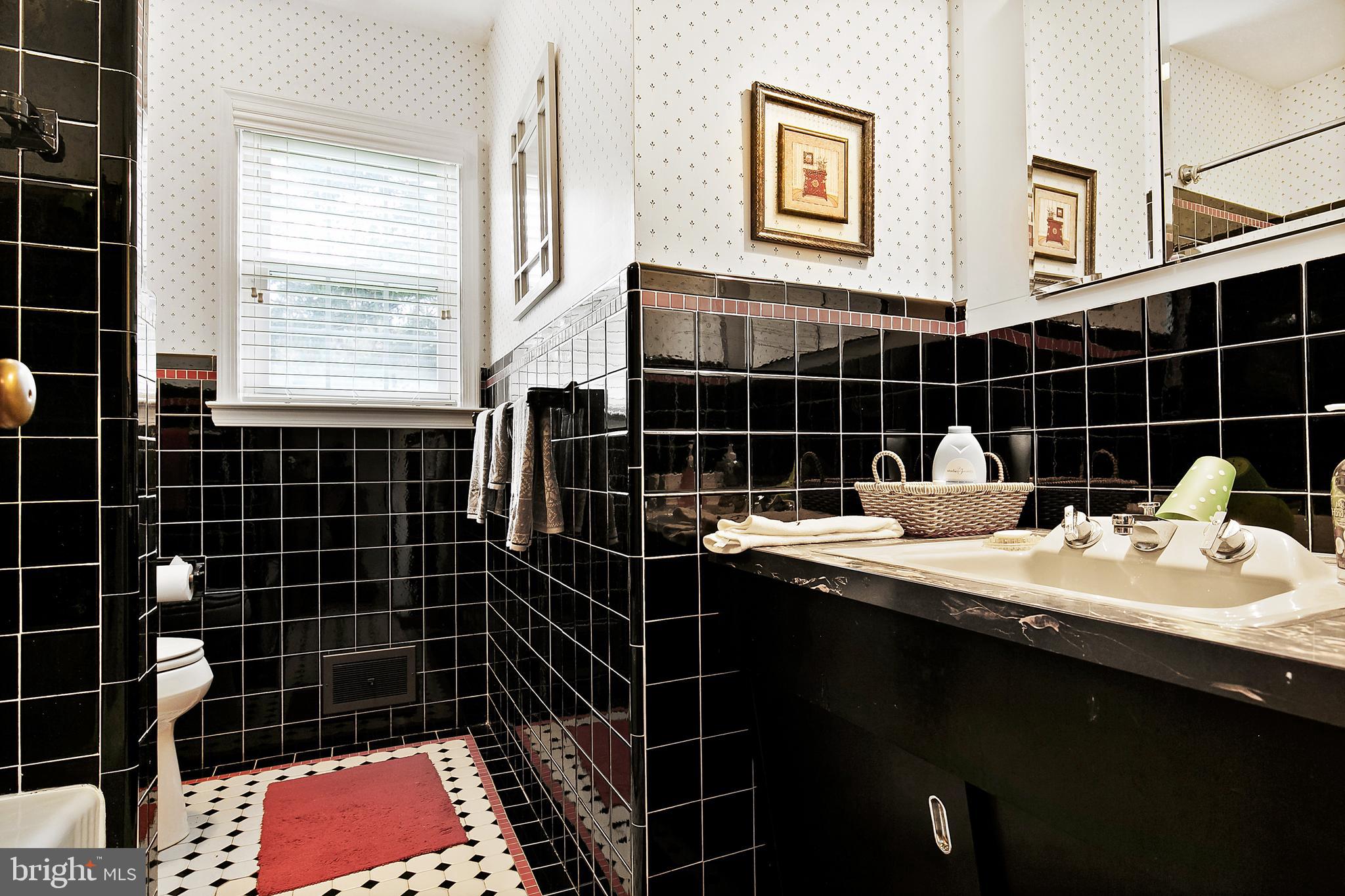 9 Dale Road Burlington, NJ 08016 - Photo 26 of 41 Main bath with mid century modern tile, vanity