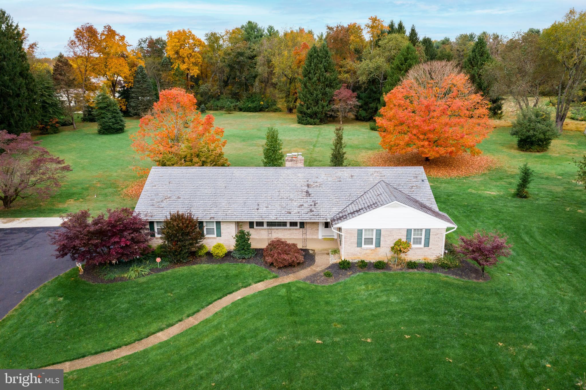 9 Dale Road Burlington, NJ 08016 - Photo 4 of 41 Rare opportunity to own a custom ranch estate
