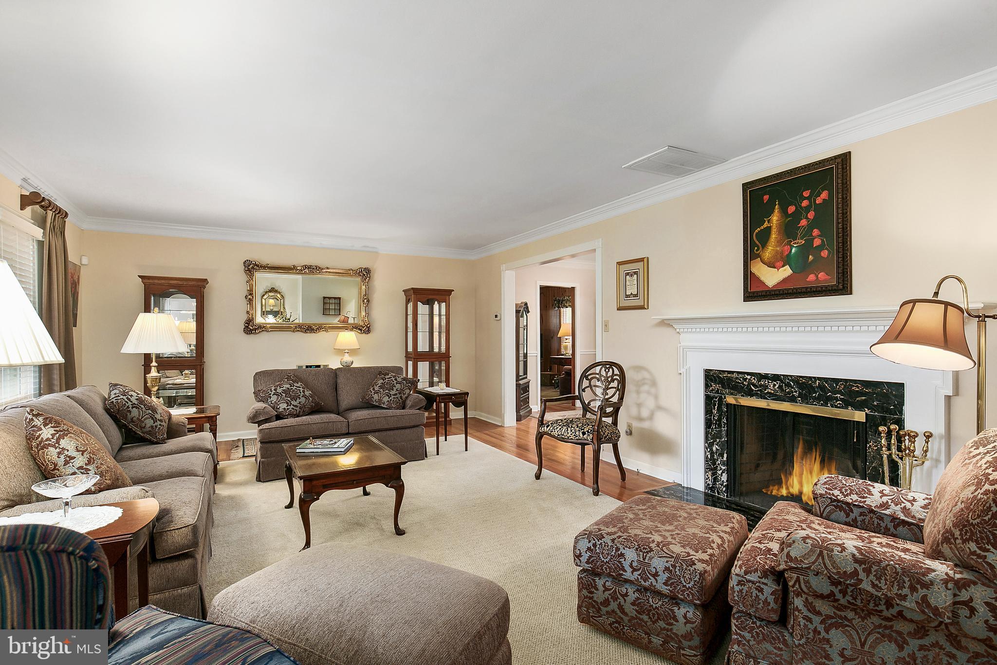 9 Dale Road Burlington, NJ 08016 - Photo 9 of 41 Beautiful crown moulding and refinished hardwoods