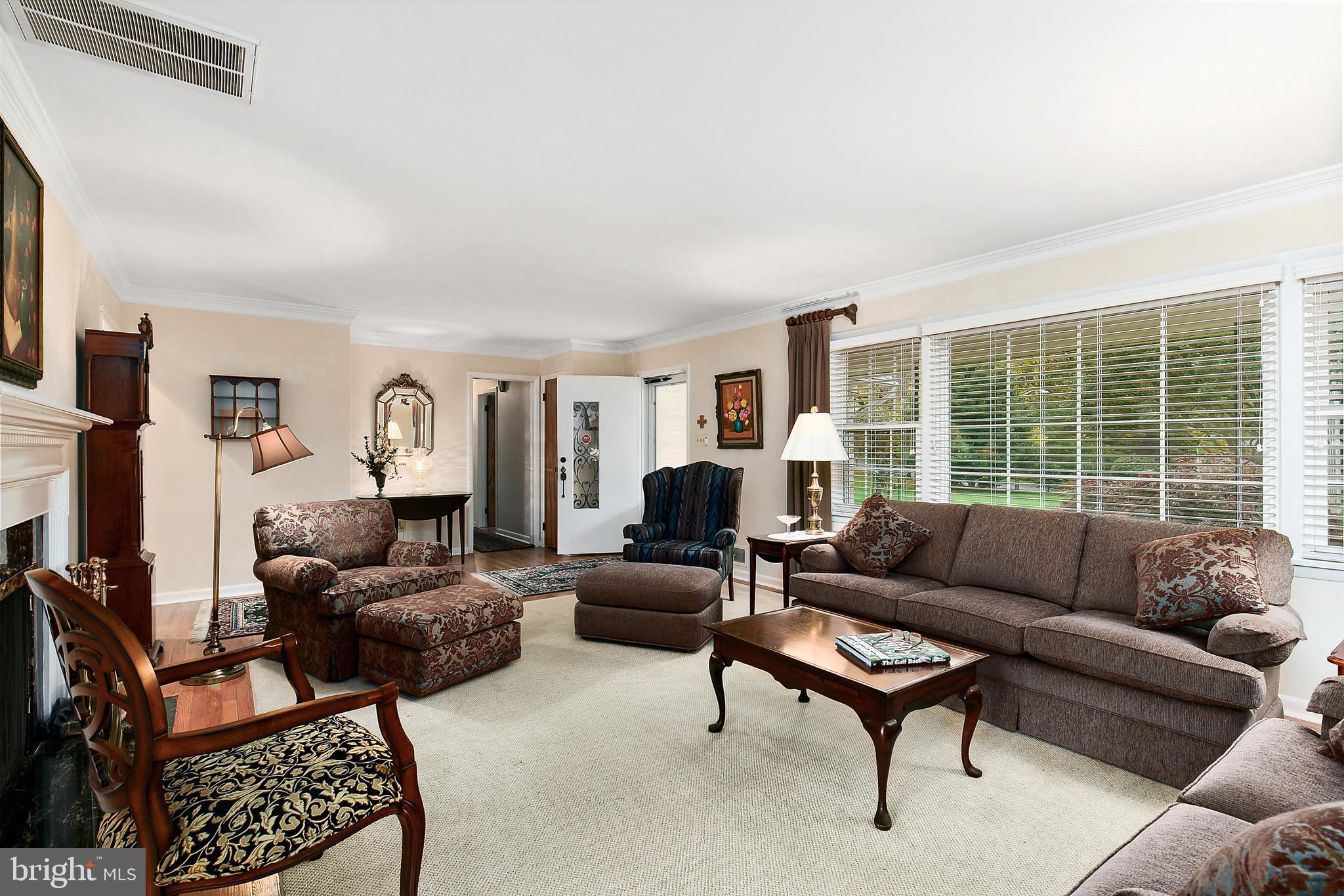 9 Dale Road Burlington, NJ 08016 - Photo 10 of 41 Plenty of space for a variety of furniture options
