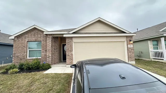 a front view of house with yard