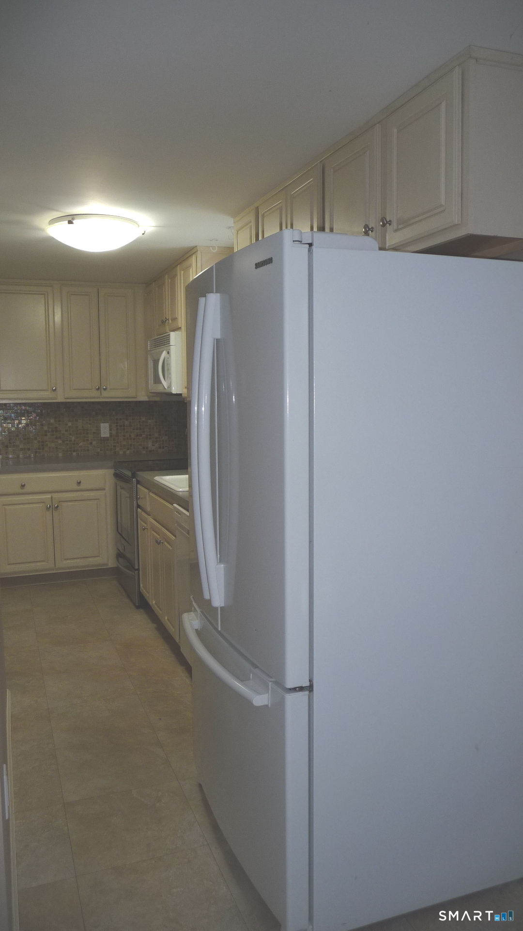 Little River Lane Middletown, CT 06457 - Photo 5 of 31