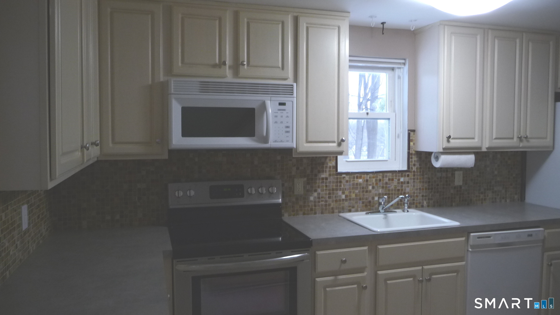 Little River Lane Middletown, CT 06457 - Photo 6 of 31