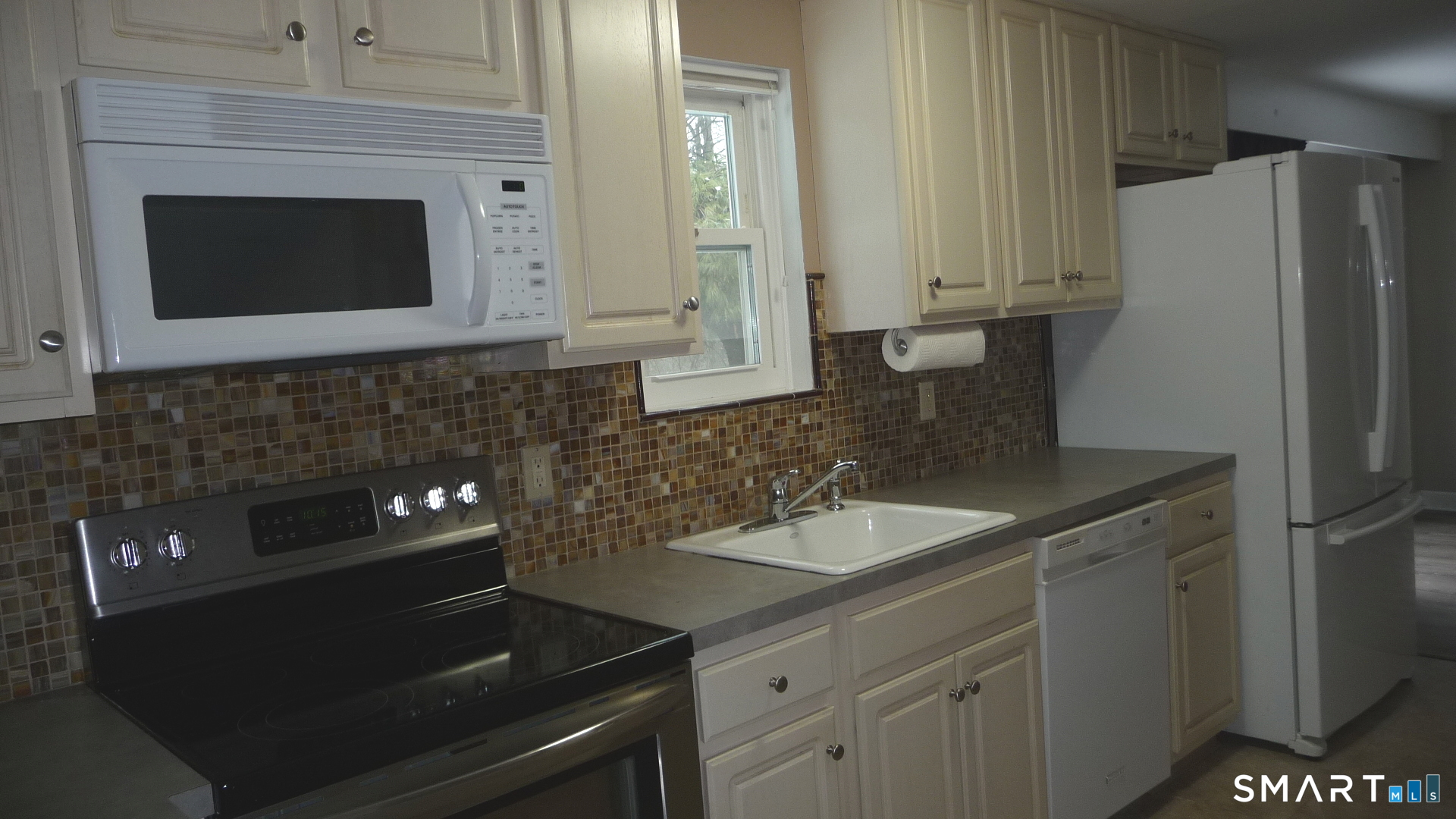 Little River Lane Middletown, CT 06457 - Photo 8 of 31