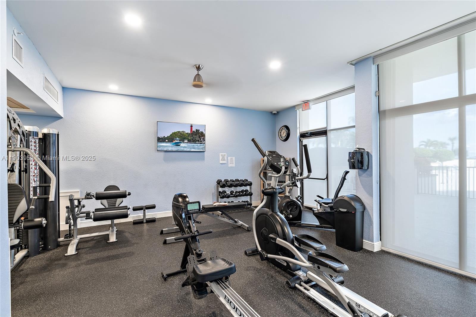 400 Ocean Trail Way, Unit 1005 Jupiter, FL 33477 - Photo 20 of 23 a view of a room with gym equipment