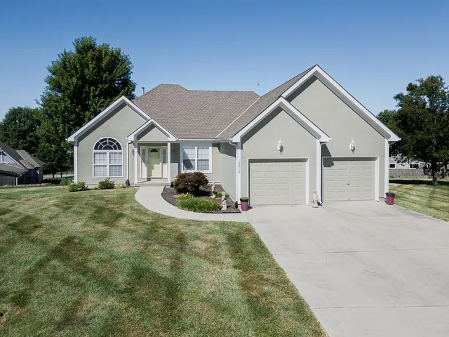 $425,000 | 12512 Pine Valley Drive, Kansas City, KS 66109