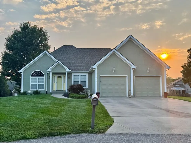 $425,000 | 12512 Pine Valley Drive, Kansas City, KS 66109