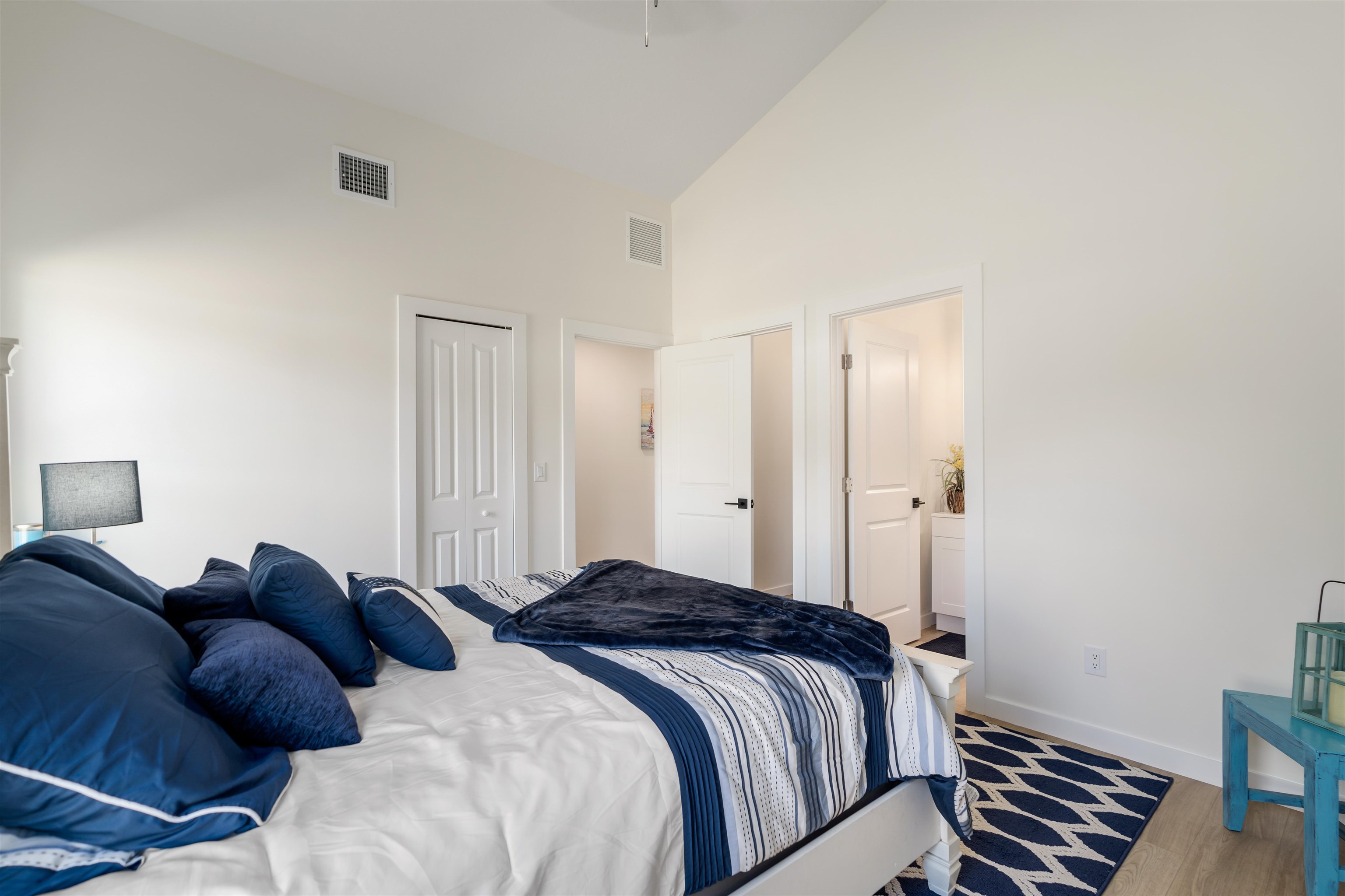816 West 9th Street St. Augustine, FL 32084 - Photo 15 of 28 a bedroom with two beds and a lamp