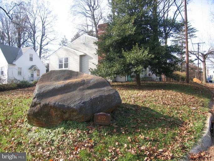 6122 Ridgeview Avenue Baltimore, MD 21206 - Photo 22 of 23 SIDE VIEW OF HOME & YARD