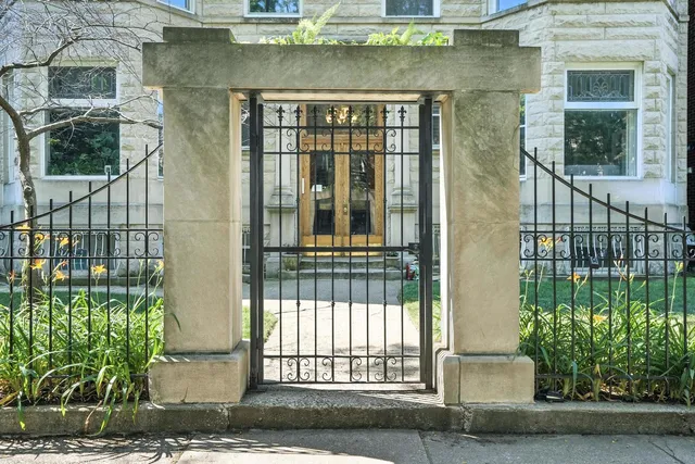 $259,900 | 1431 West Cuyler Avenue, Unit 1S, Chicago, IL 60613