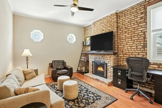 $259,900 | 1431 West Cuyler Avenue, Unit 1S, Chicago, IL 60613