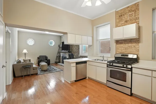 $259,900 | 1431 West Cuyler Avenue, Unit 1S, Chicago, IL 60613