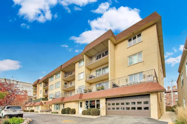 $275,000 | 6121 North Northwest Highway, Unit 406, Chicago, IL 60631
