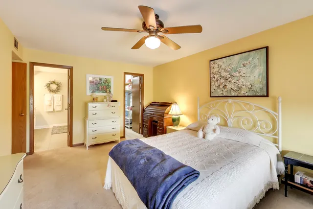 $275,000 | 6121 North Northwest Highway, Unit 406, Chicago, IL 60631