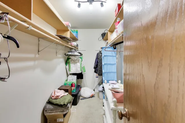 $275,000 | 6121 North Northwest Highway, Unit 406, Chicago, IL 60631