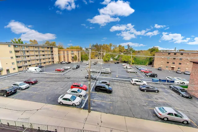 $275,000 | 6121 North Northwest Highway, Unit 406, Chicago, IL 60631