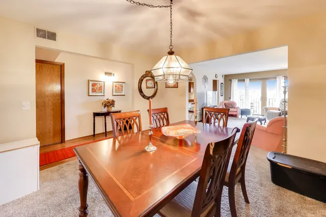 $275,000 | 6121 North Northwest Highway, Unit 406, Chicago, IL 60631