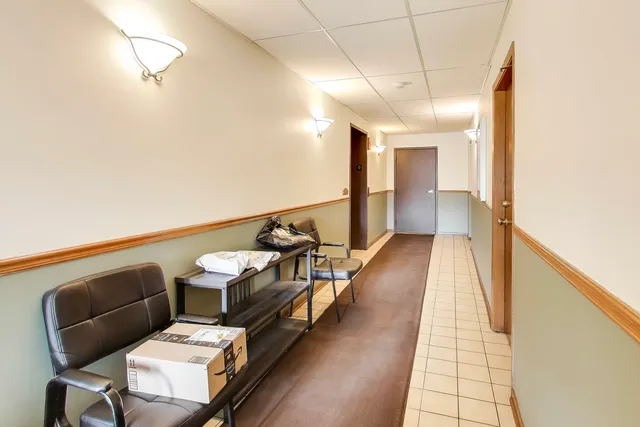 $275,000 | 6121 North Northwest Highway, Unit 406, Chicago, IL 60631