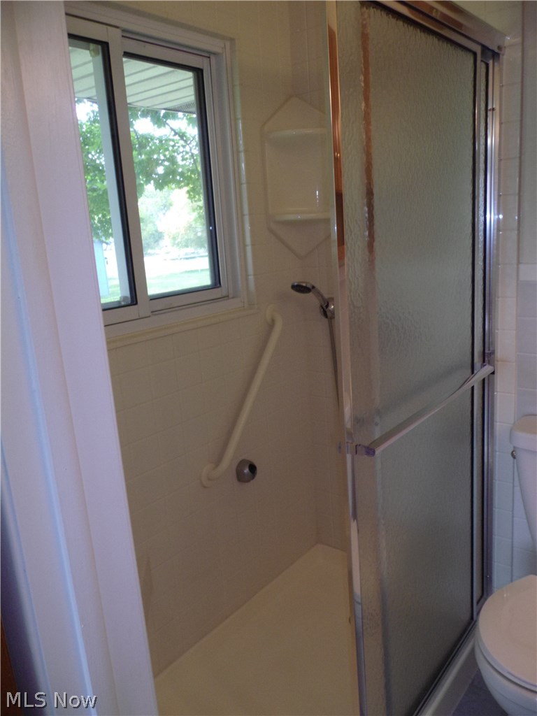 1830 Toepfer Road Akron, OH 44312 - Photo 18 of 25 Walk in shower master bath room