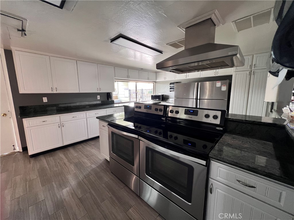 4000 Pierce, Unit 44 Riverside, CA 92505 - Photo 39 of 42 community kitchen