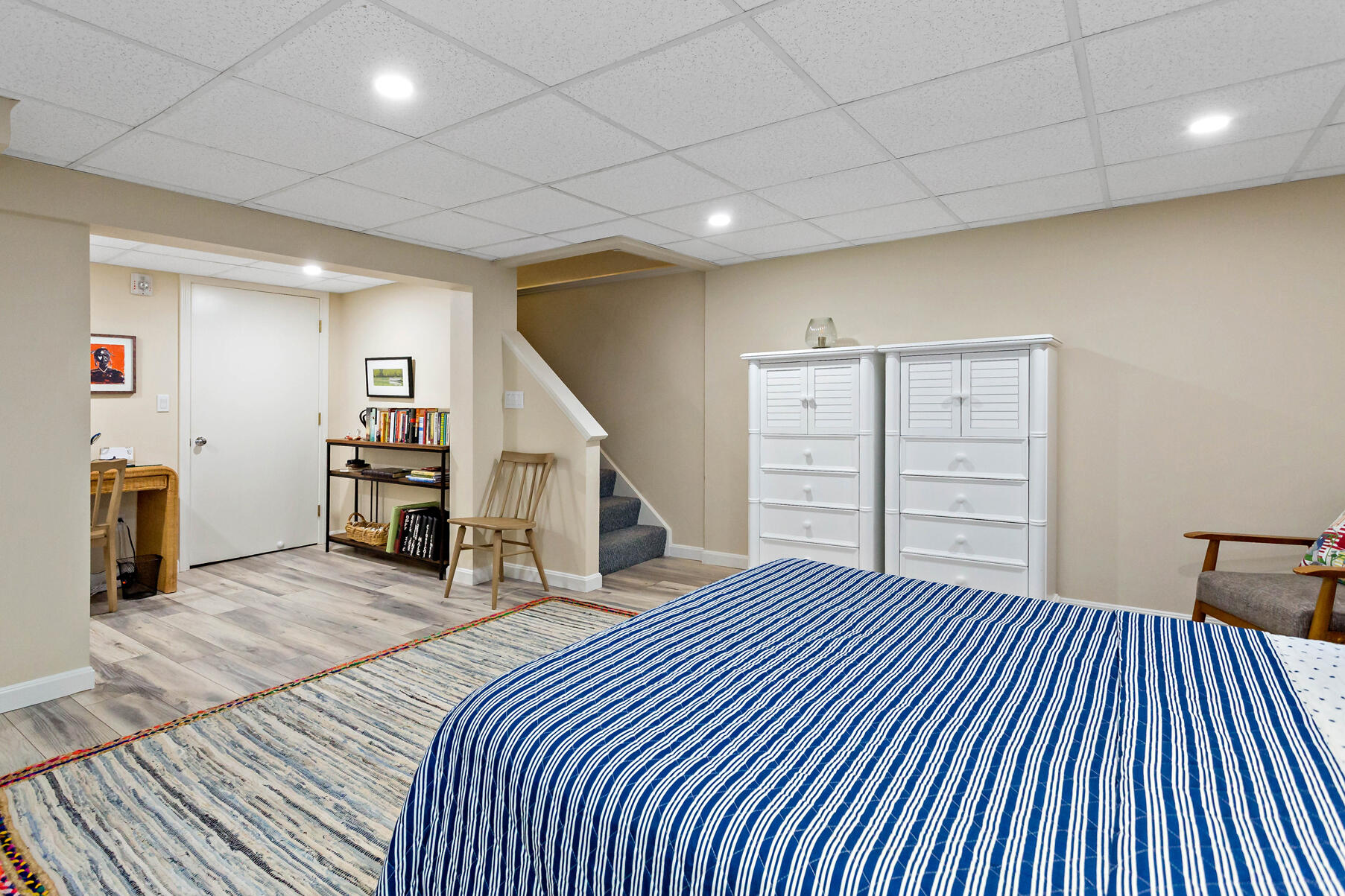 195 Falmouth Road, Unit 16A Mashpee, MA 02649 - Photo 31 of 43 a room with furniture