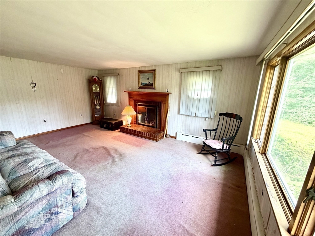 817 Somers Road East Longmeadow, MA 01028 - Photo 18 of 34