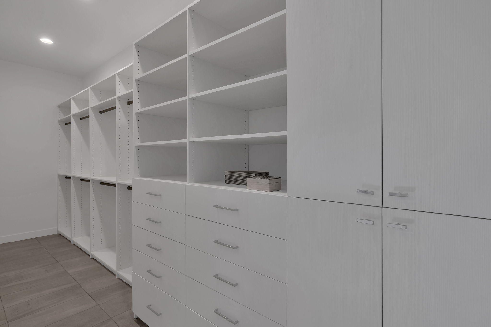 71374 Biskra Road Rancho Mirage, CA 92270 - Photo 31 of 75 a view of walk in closet