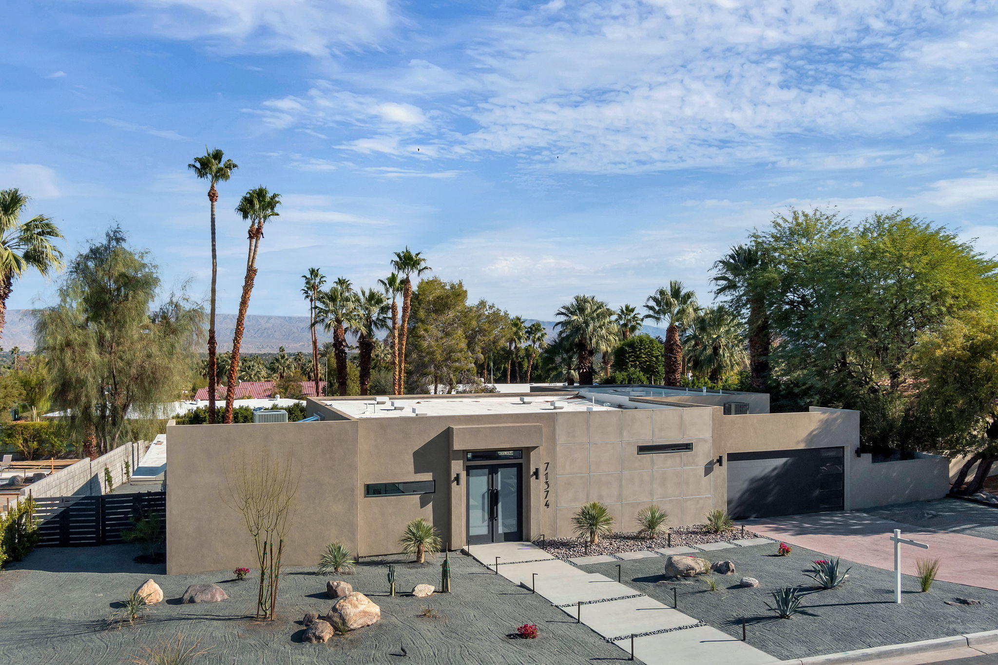 71374 Biskra Road Rancho Mirage, CA 92270 - Photo 68 of 75 a view of a terrace with sitting area