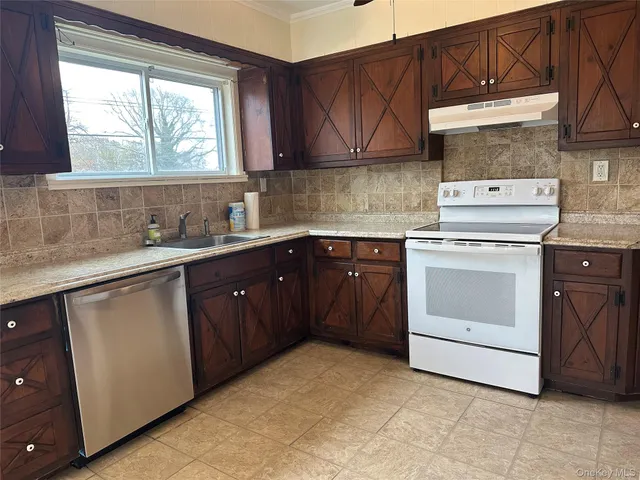 $399,000 | 159 Forest Road East, Mastic Beach, NY 11951