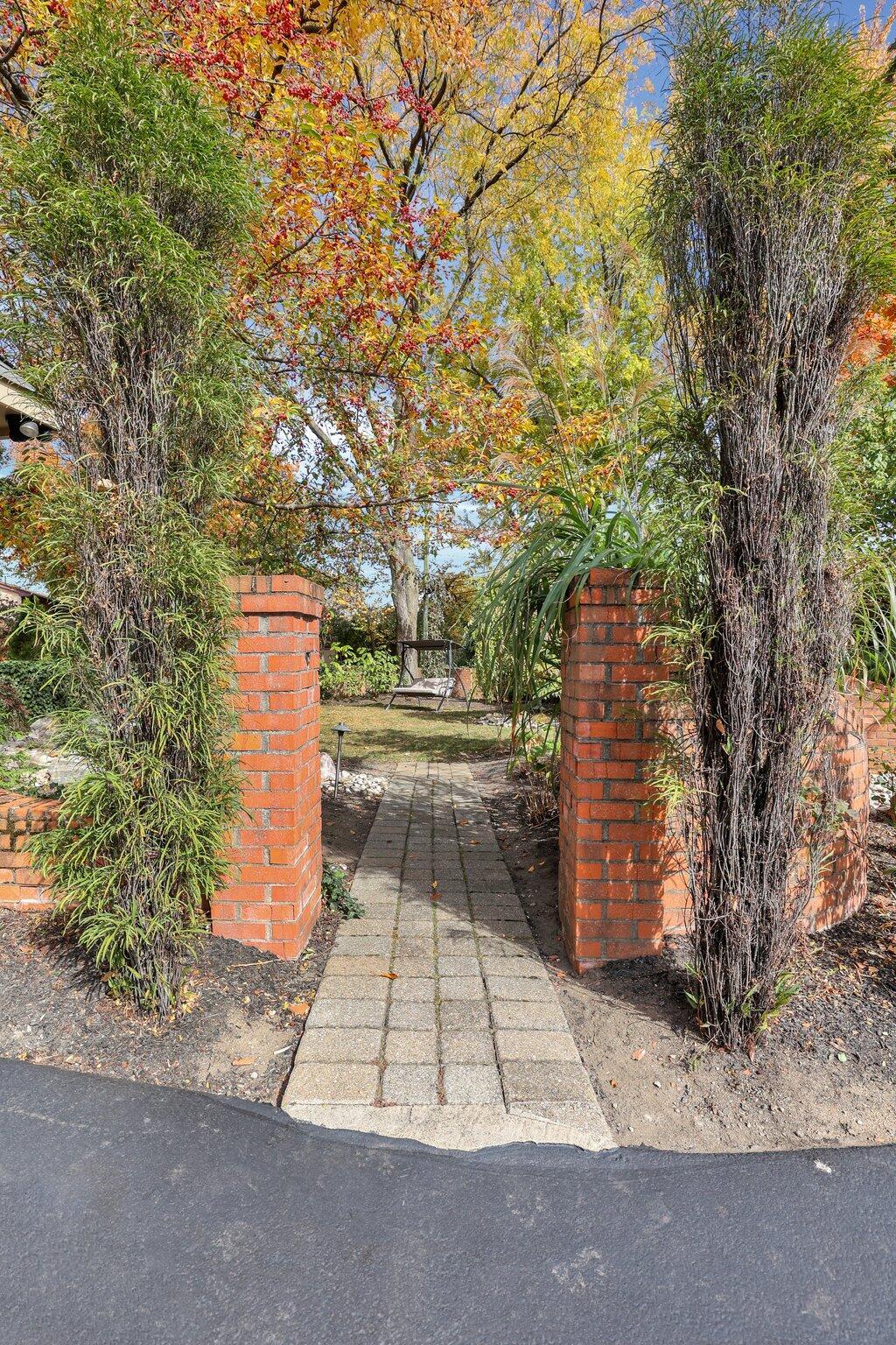 2060 Pinebrook Road Columbus, OH 43220 - Photo 33 of 45 34-web-or-mls-2060-pinebrook-rd