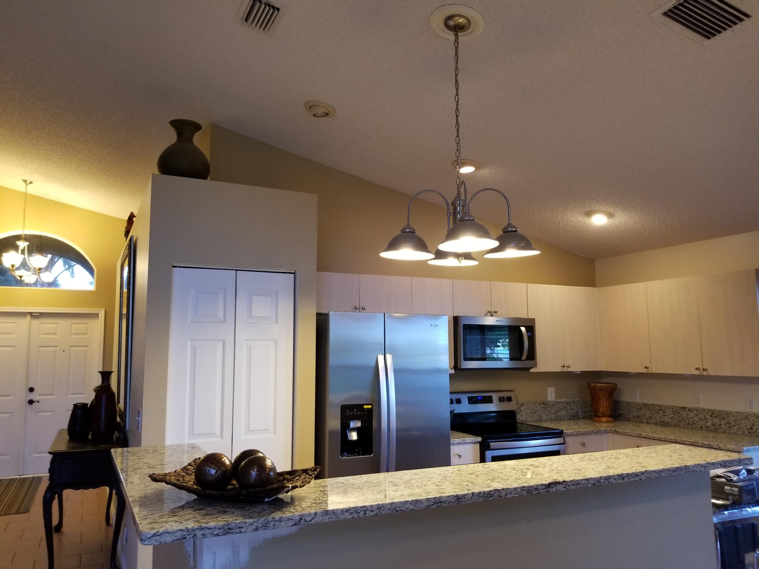 12137 Sunset Point Circle Wellington, FL 33414 - Photo 5 of 18 20181022_085126
