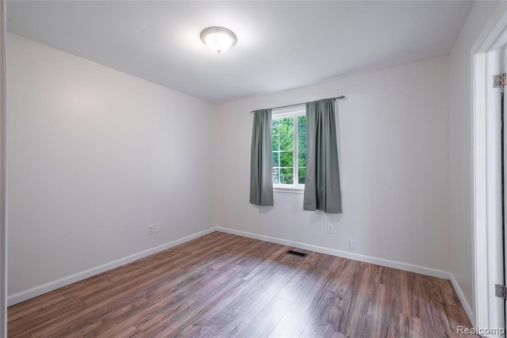 5482 Liberty Bell Road Grand Blanc, MI 48439 - Photo 11 of 18 Gallery Image 11