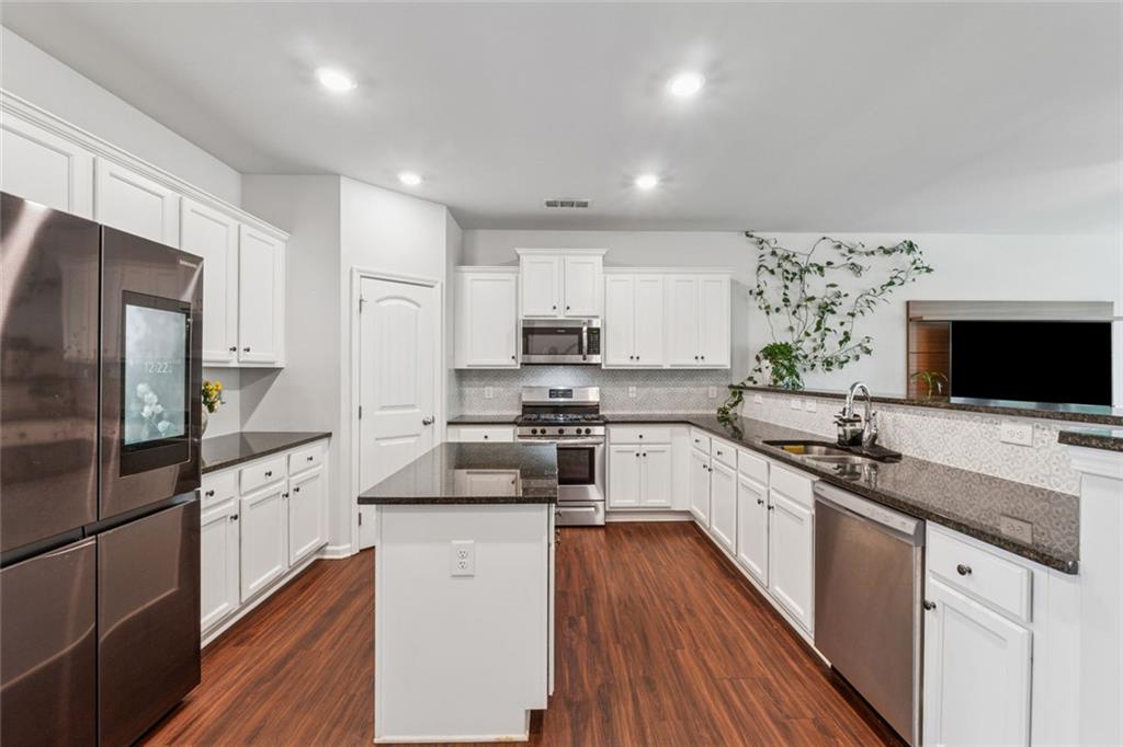 520 Edgemore Road Canton, GA 30114 - Photo 7 of 50