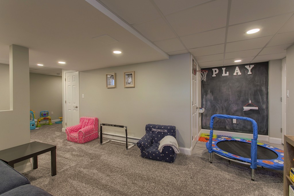 13 Golf Avenue, Unit 13 Methuen, MA 01844 - Photo 27 of 30 a living room with furniture