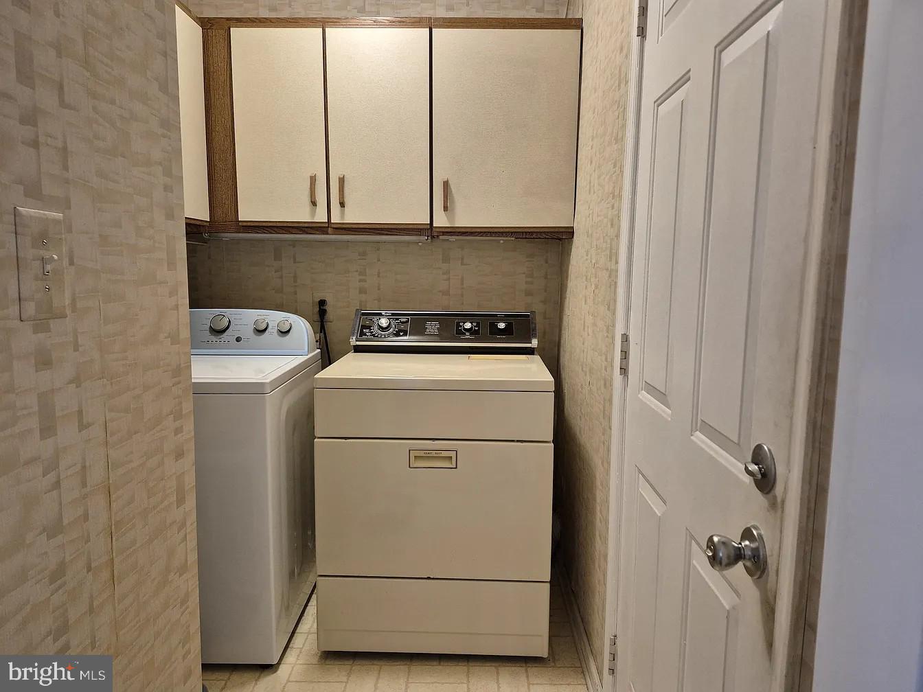 262 Tulip Tree Court Blue Bell, PA 19422 - Photo 16 of 32 a utility room with dryer and washer