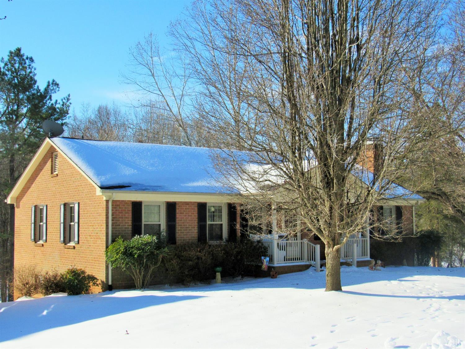 739 Kenmore Road Amherst, VA 24521 - Photo 1 of 27 a front view of a house with a yard