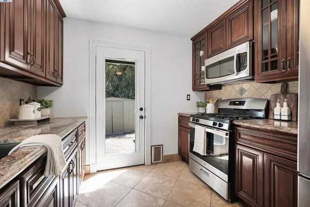 a kitchen with lots of counter top space and windows