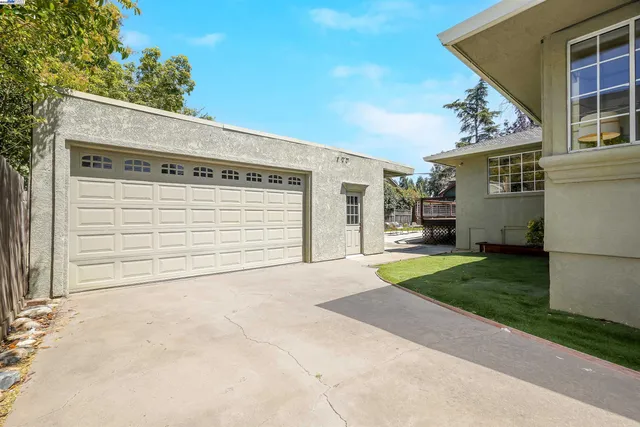 a view of house with backyard and trees