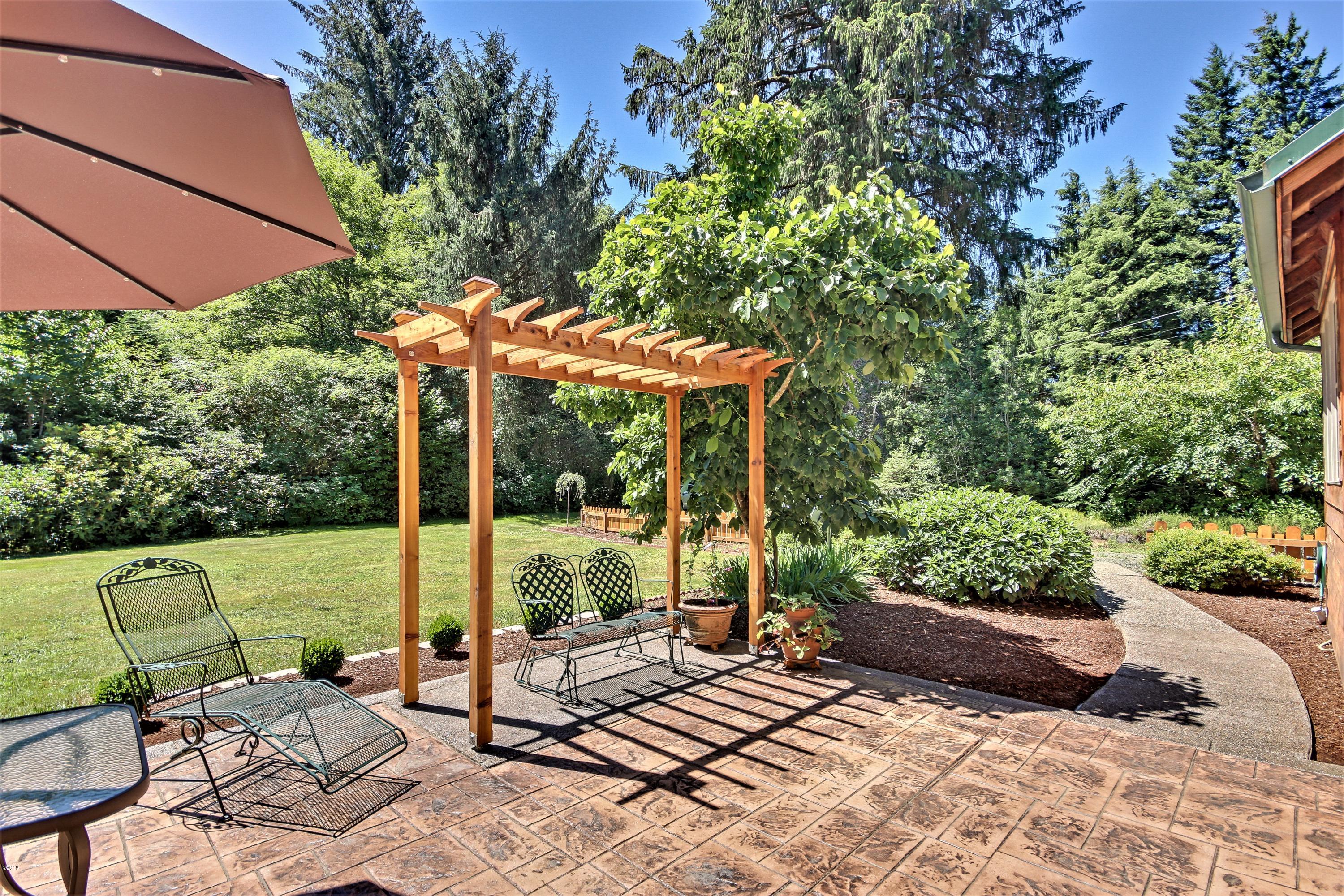 1754 Old River Road Northeast Siletz, OR 97380 - Photo 5 of 42 Front yard Trellis