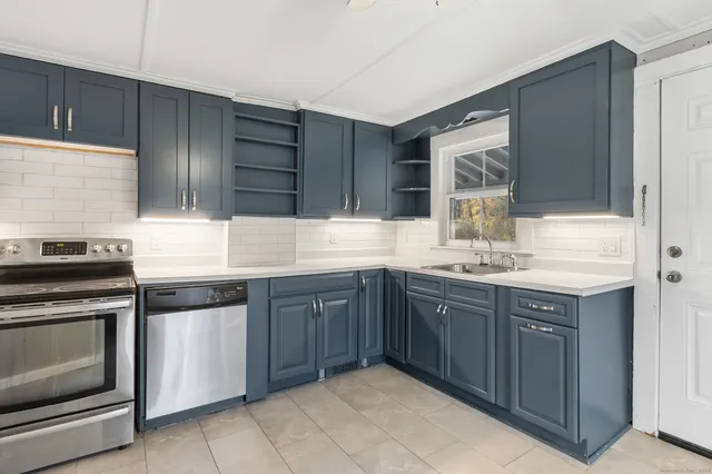 $2,100 | 1701 Farmington Avenue, Farmington, CT 06085