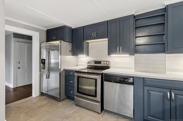 $2,100 | 1701 Farmington Avenue, Farmington, CT 06085