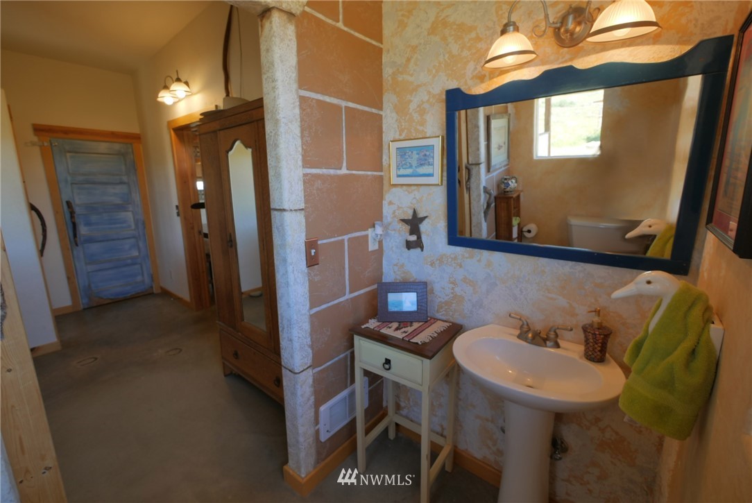 33 Chewuch Heights Road Winthrop, WA 98862 - Photo 8 of 25 Gallery Image 8