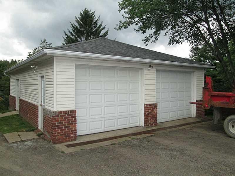 518 Iron Bridge Road Kittanning, PA 16201 - Photo 6 of 25 Parking Lot/Garage. 40x24 Detached garage with paved driveway.