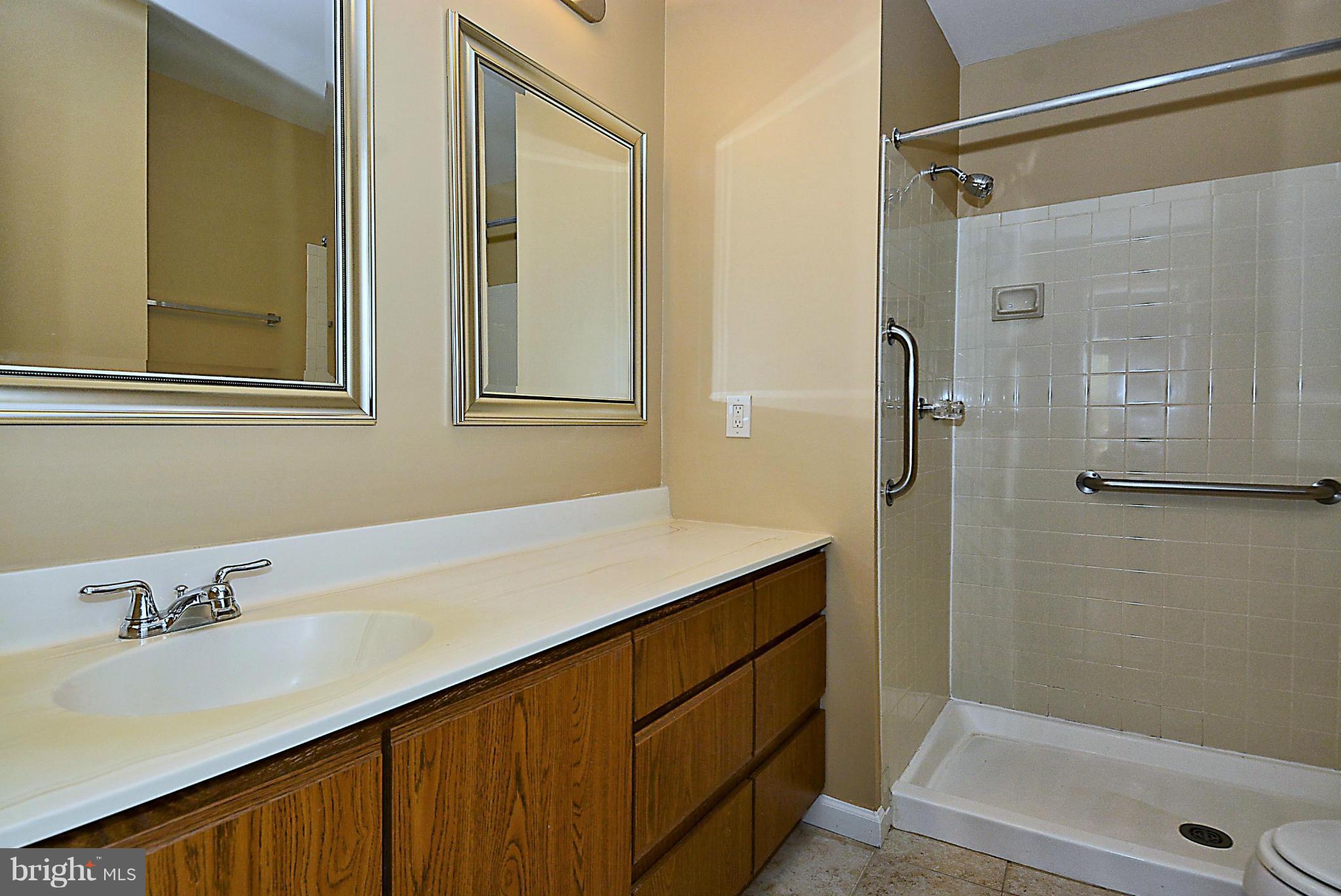 10848 Douglas Avenue Silver Spring, MD 20902 - Photo 17 of 30 Bath (Master)