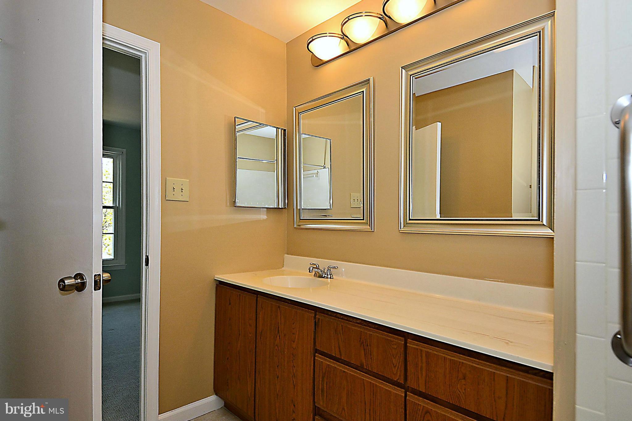 10848 Douglas Avenue Silver Spring, MD 20902 - Photo 18 of 30 Bath (Master)