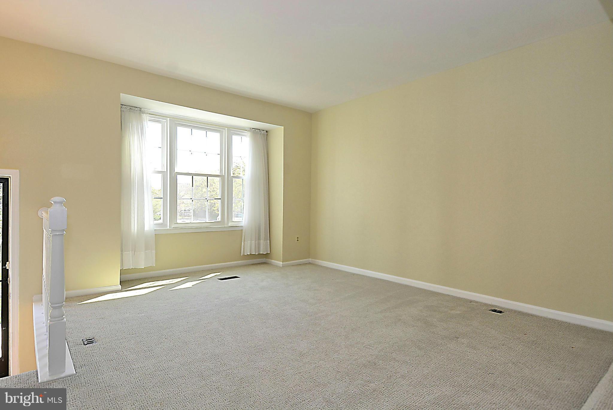 10848 Douglas Avenue Silver Spring, MD 20902 - Photo 6 of 30 Living Room