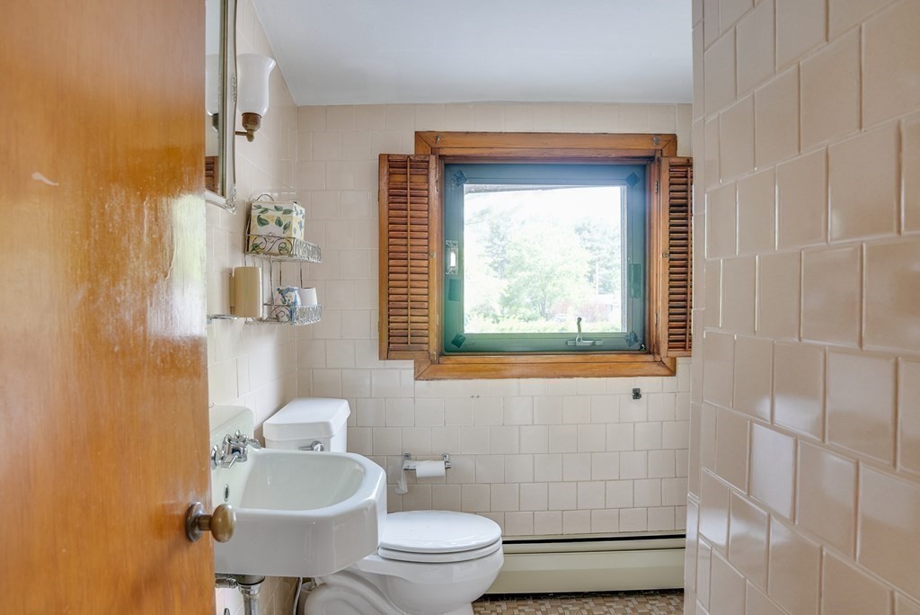 35 Brooksbie Road Bedford, MA 01730 - Photo 13 of 26 Gallery Image 13