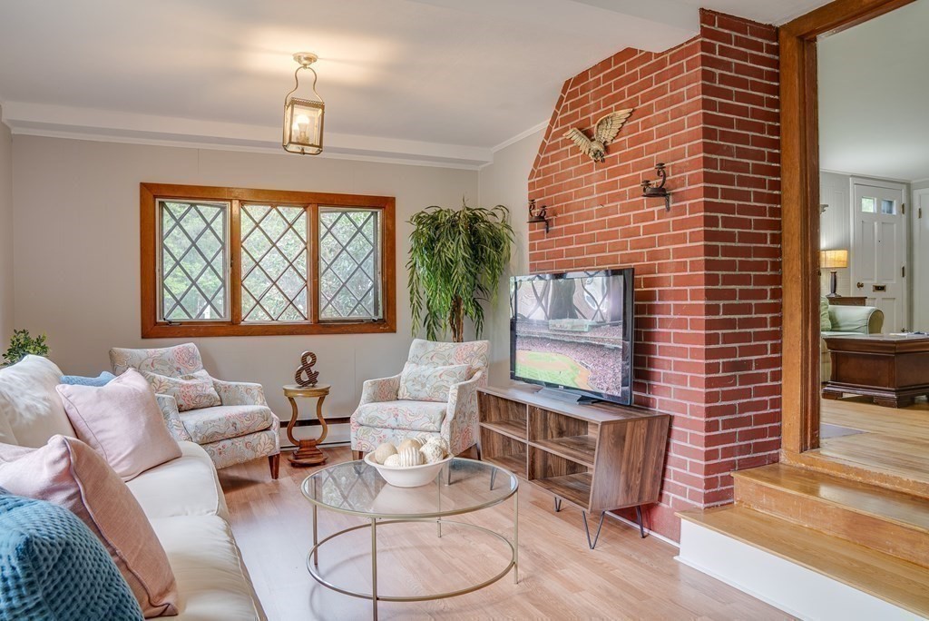 35 Brooksbie Road Bedford, MA 01730 - Photo 8 of 26 Gallery Image 8