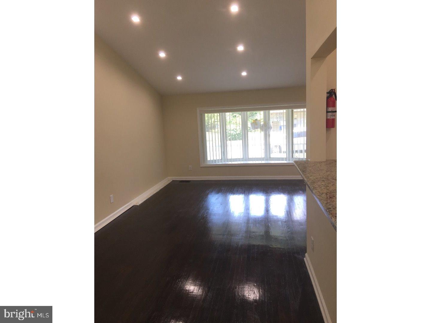 33 Larkin Road Burlington, NJ 08016 - Photo 3 of 24 Dining Room